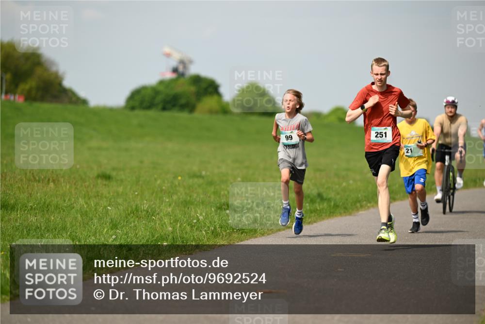 10.05.2026 - 8. Wedeler Halbmarathon Dr. Thomas Lammeyer http://msf.ph/oto/9692524 10.05.2026 11:15:55 Laufen 251 meine-sportfotos.de