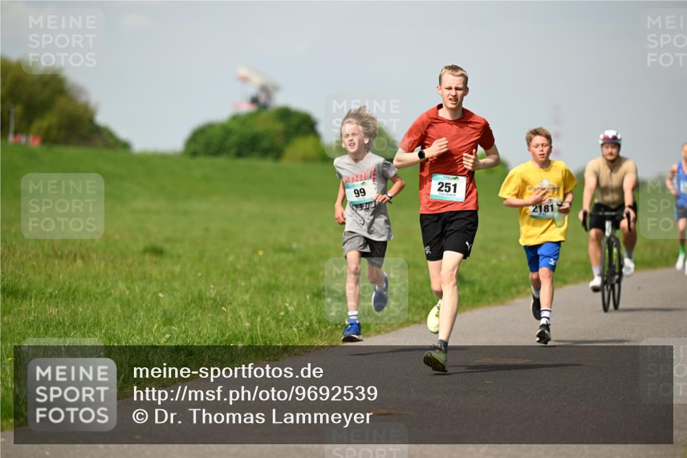 10.05.2026 - 8. Wedeler Halbmarathon Dr. Thomas Lammeyer http://msf.ph/oto/9692539 10.05.2026 11:15:55 Laufen 1272, 251 meine-sportfotos.de