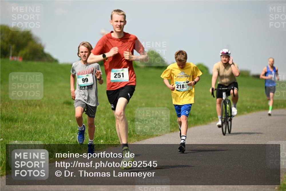 10.05.2026 - 8. Wedeler Halbmarathon Dr. Thomas Lammeyer http://msf.ph/oto/9692545 10.05.2026 11:15:57 Laufen 251, 218 meine-sportfotos.de