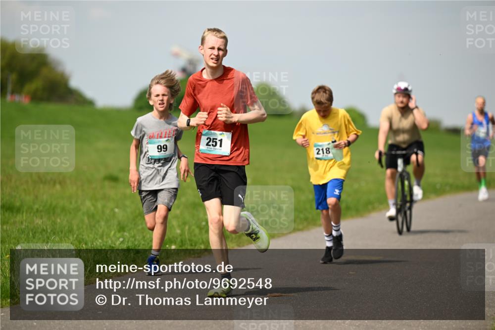 10.05.2026 - 8. Wedeler Halbmarathon Dr. Thomas Lammeyer http://msf.ph/oto/9692548 10.05.2026 11:15:57 Laufen 251, 218 meine-sportfotos.de