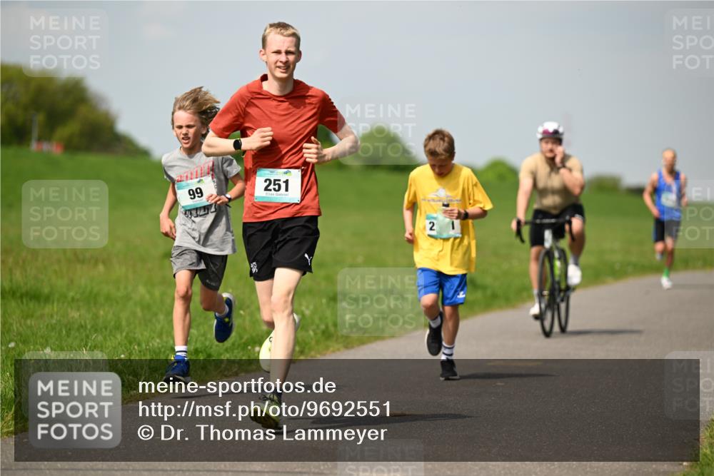 10.05.2026 - 8. Wedeler Halbmarathon Dr. Thomas Lammeyer http://msf.ph/oto/9692551 10.05.2026 11:15:57 Laufen 251 meine-sportfotos.de