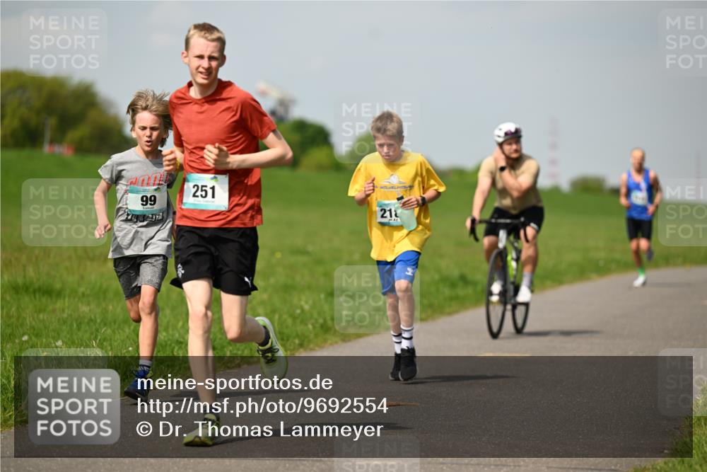 10.05.2026 - 8. Wedeler Halbmarathon Dr. Thomas Lammeyer http://msf.ph/oto/9692554 10.05.2026 11:15:57 Laufen 14727, 251 meine-sportfotos.de