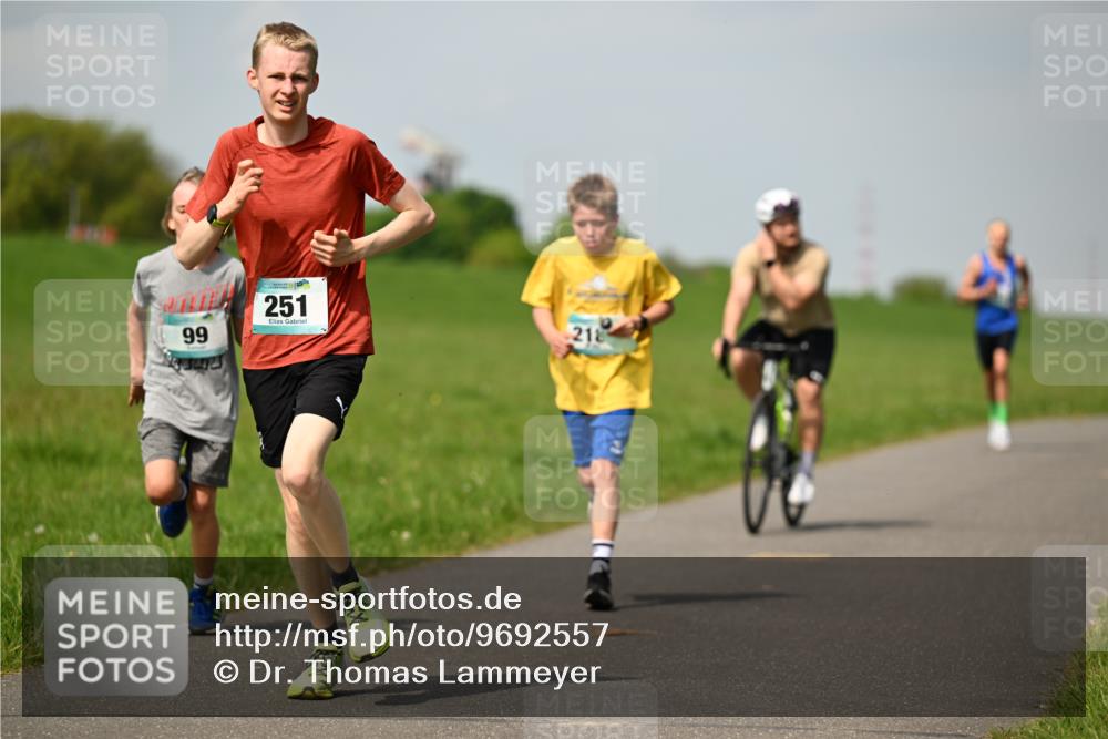 10.05.2026 - 8. Wedeler Halbmarathon Dr. Thomas Lammeyer http://msf.ph/oto/9692557 10.05.2026 11:15:57 Laufen 251, 218 meine-sportfotos.de