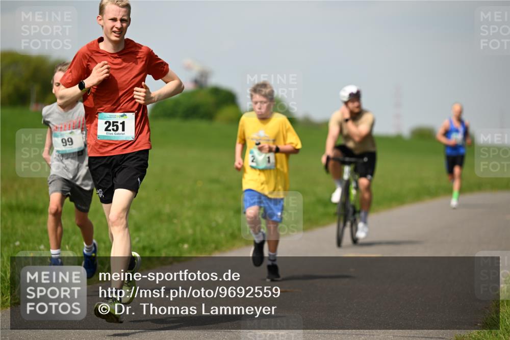 10.05.2026 - 8. Wedeler Halbmarathon Dr. Thomas Lammeyer http://msf.ph/oto/9692559 10.05.2026 11:15:58 Laufen 251 meine-sportfotos.de
