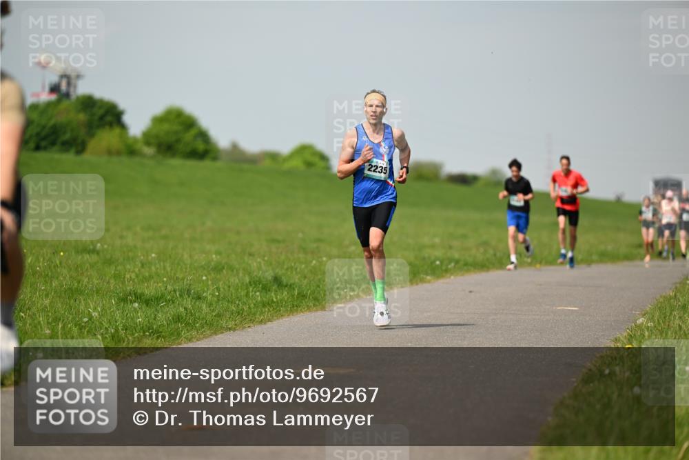 10.05.2026 - 8. Wedeler Halbmarathon Dr. Thomas Lammeyer http://msf.ph/oto/9692567 10.05.2026 11:16:00 Laufen 2235 meine-sportfotos.de