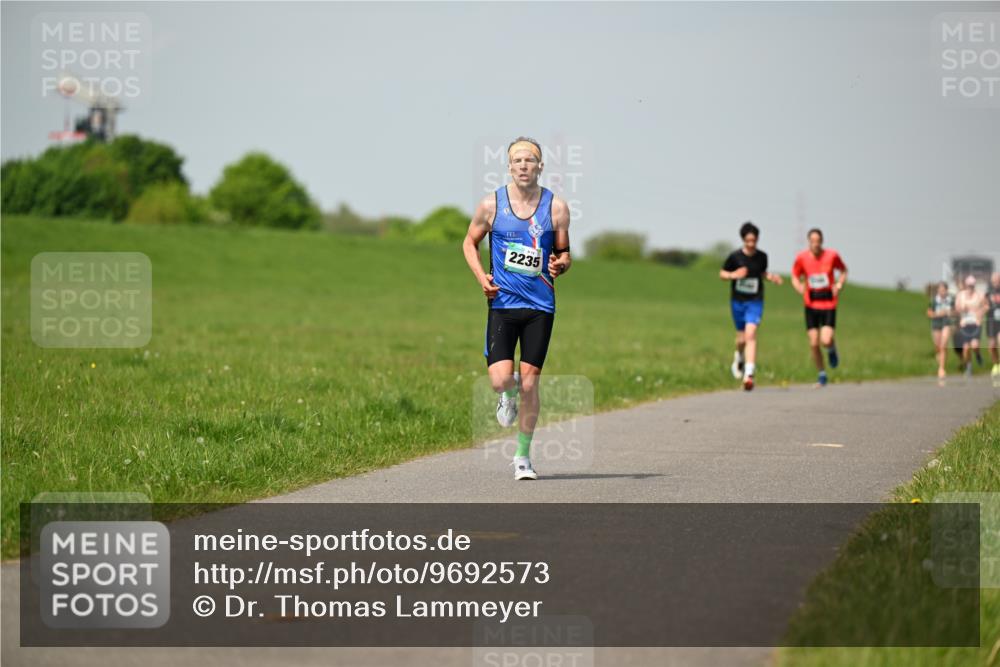 10.05.2026 - 8. Wedeler Halbmarathon Dr. Thomas Lammeyer http://msf.ph/oto/9692573 10.05.2026 11:16:01 Laufen 2235 meine-sportfotos.de