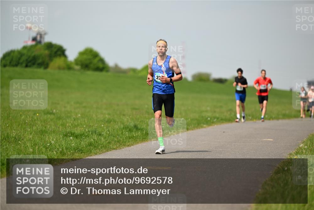 10.05.2026 - 8. Wedeler Halbmarathon Dr. Thomas Lammeyer http://msf.ph/oto/9692578 10.05.2026 11:16:01 Laufen  meine-sportfotos.de