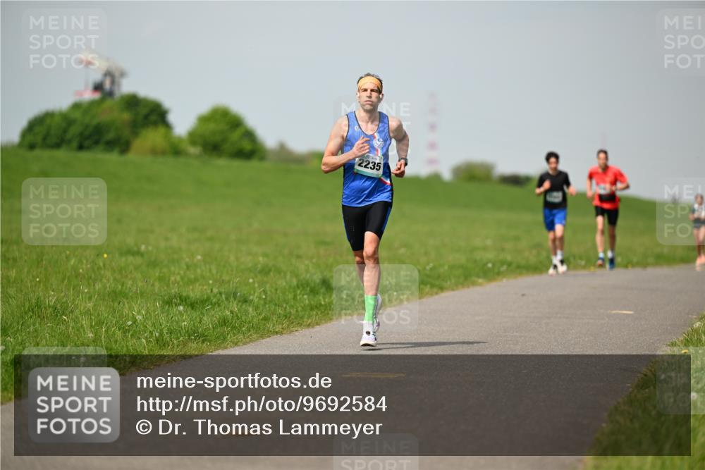 10.05.2026 - 8. Wedeler Halbmarathon Dr. Thomas Lammeyer http://msf.ph/oto/9692584 10.05.2026 11:16:01 Laufen 2235 meine-sportfotos.de