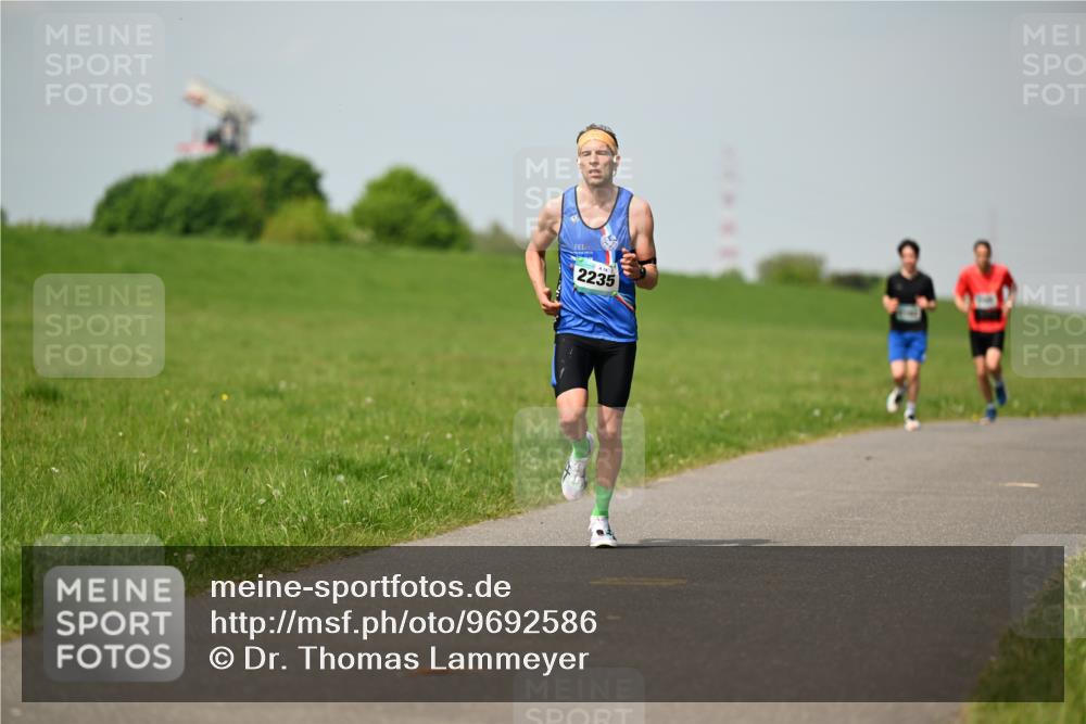 10.05.2026 - 8. Wedeler Halbmarathon Dr. Thomas Lammeyer http://msf.ph/oto/9692586 10.05.2026 11:16:02 Laufen 2235 meine-sportfotos.de