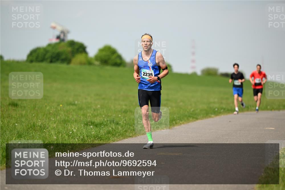 10.05.2026 - 8. Wedeler Halbmarathon Dr. Thomas Lammeyer http://msf.ph/oto/9692594 10.05.2026 11:16:02 Laufen 2235 meine-sportfotos.de