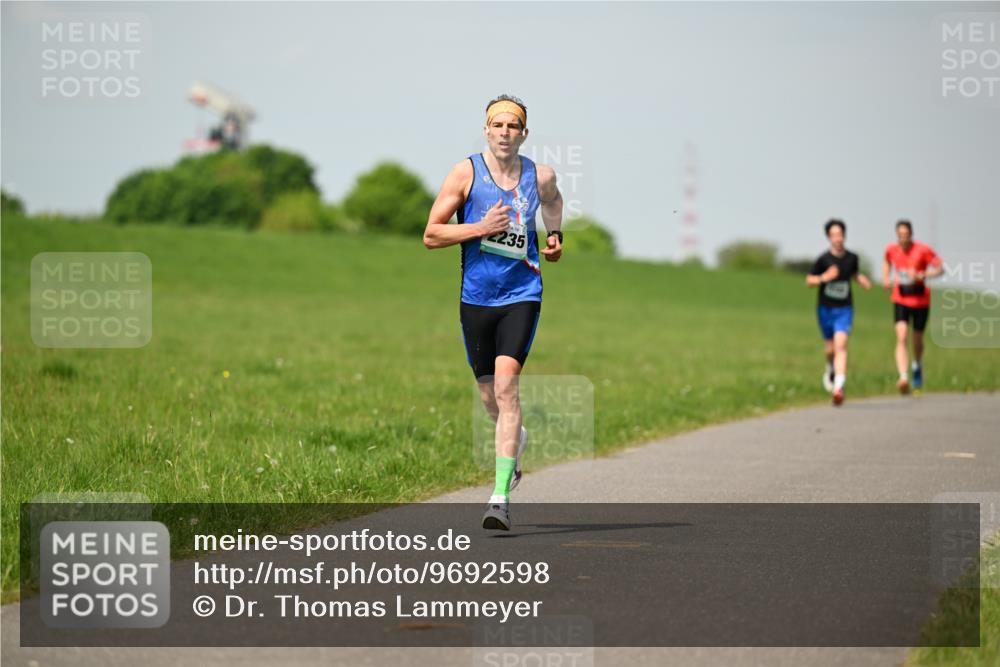 10.05.2026 - 8. Wedeler Halbmarathon Dr. Thomas Lammeyer http://msf.ph/oto/9692598 10.05.2026 11:16:02 Laufen 235 meine-sportfotos.de