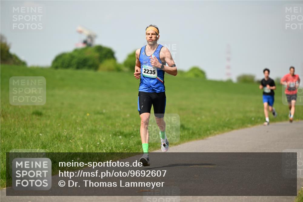 10.05.2026 - 8. Wedeler Halbmarathon Dr. Thomas Lammeyer http://msf.ph/oto/9692607 10.05.2026 11:16:02 Laufen 2235 meine-sportfotos.de