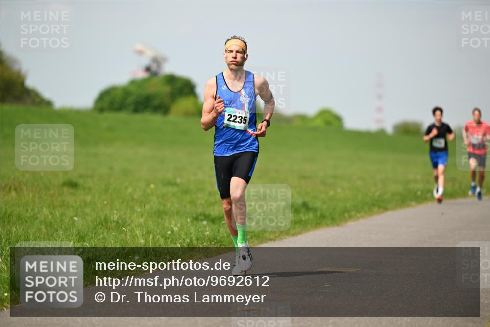 10.05.2026 - 8. Wedeler Halbmarathon Dr. Thomas Lammeyer http://msf.ph/oto/9692612 10.05.2026 11:16:03 Laufen 2235 meine-sportfotos.de