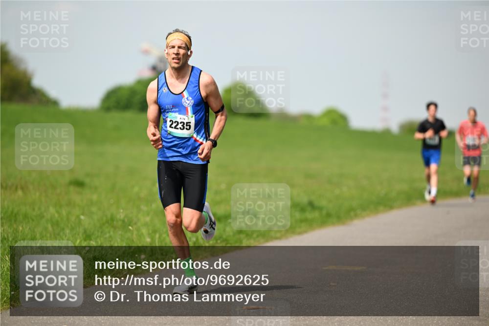10.05.2026 - 8. Wedeler Halbmarathon Dr. Thomas Lammeyer http://msf.ph/oto/9692625 10.05.2026 11:16:03 Laufen 2235 meine-sportfotos.de