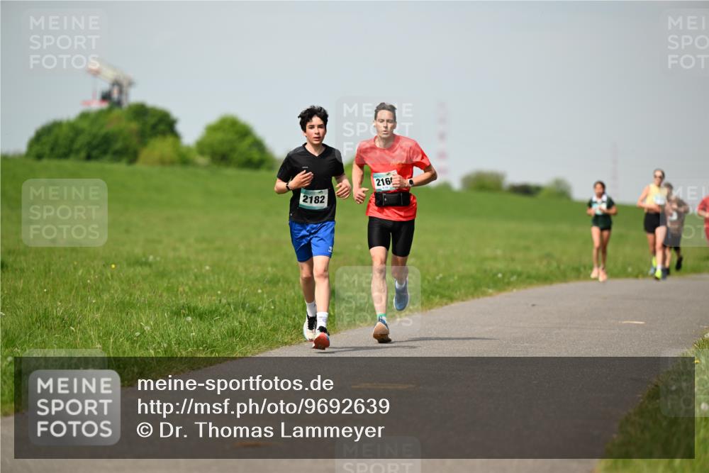 10.05.2026 - 8. Wedeler Halbmarathon Dr. Thomas Lammeyer http://msf.ph/oto/9692639 10.05.2026 11:16:09 Laufen 2182, 216 meine-sportfotos.de