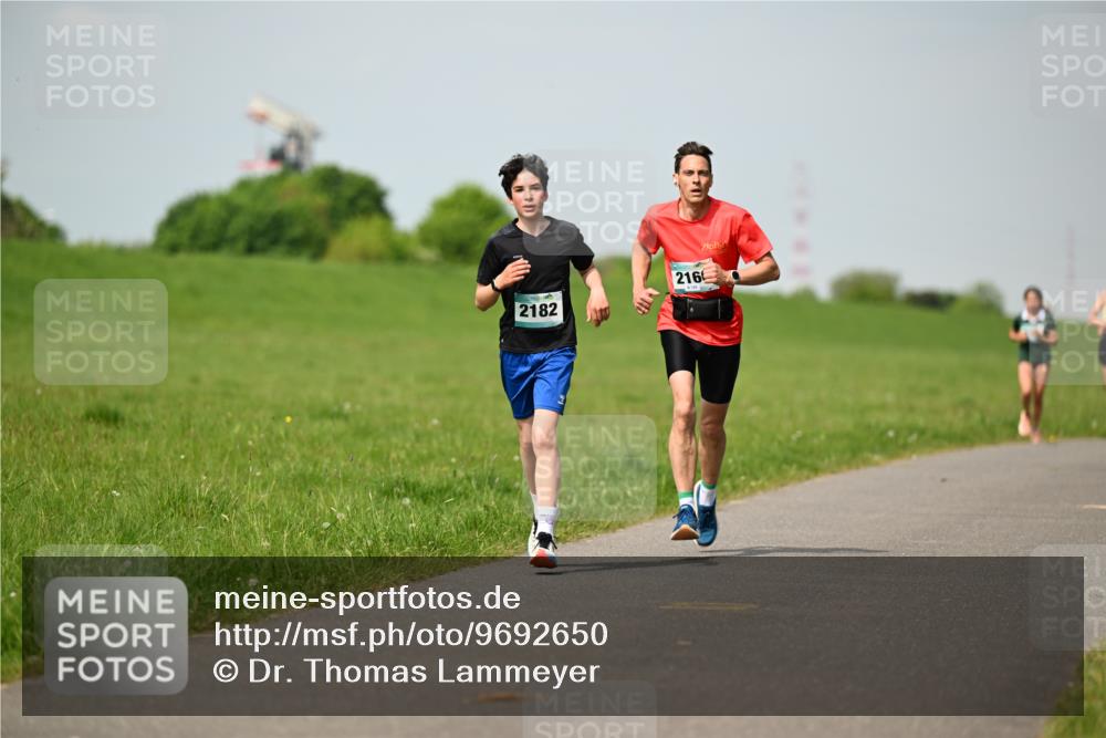 10.05.2026 - 8. Wedeler Halbmarathon Dr. Thomas Lammeyer http://msf.ph/oto/9692650 10.05.2026 11:16:10 Laufen 2182, 216 meine-sportfotos.de