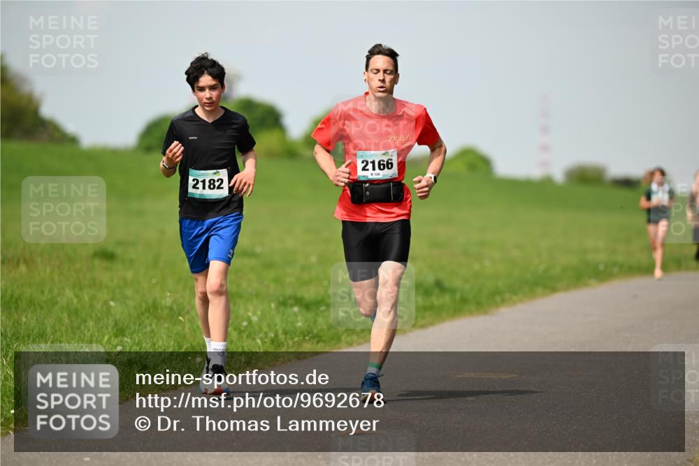 10.05.2026 - 8. Wedeler Halbmarathon Dr. Thomas Lammeyer http://msf.ph/oto/9692678 10.05.2026 11:16:12 Laufen 2182, 2166 meine-sportfotos.de