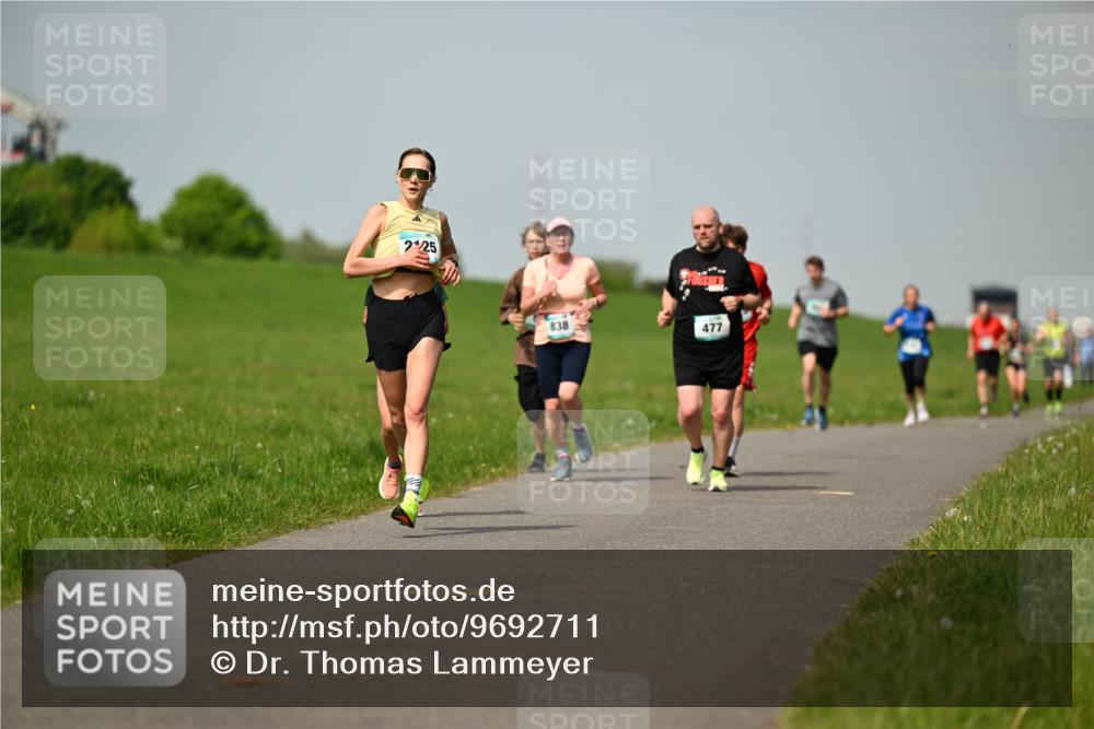 10.05.2026 - 8. Wedeler Halbmarathon Dr. Thomas Lammeyer http://msf.ph/oto/9692711 10.05.2026 11:16:18 Laufen 225, 838, 477 meine-sportfotos.de
