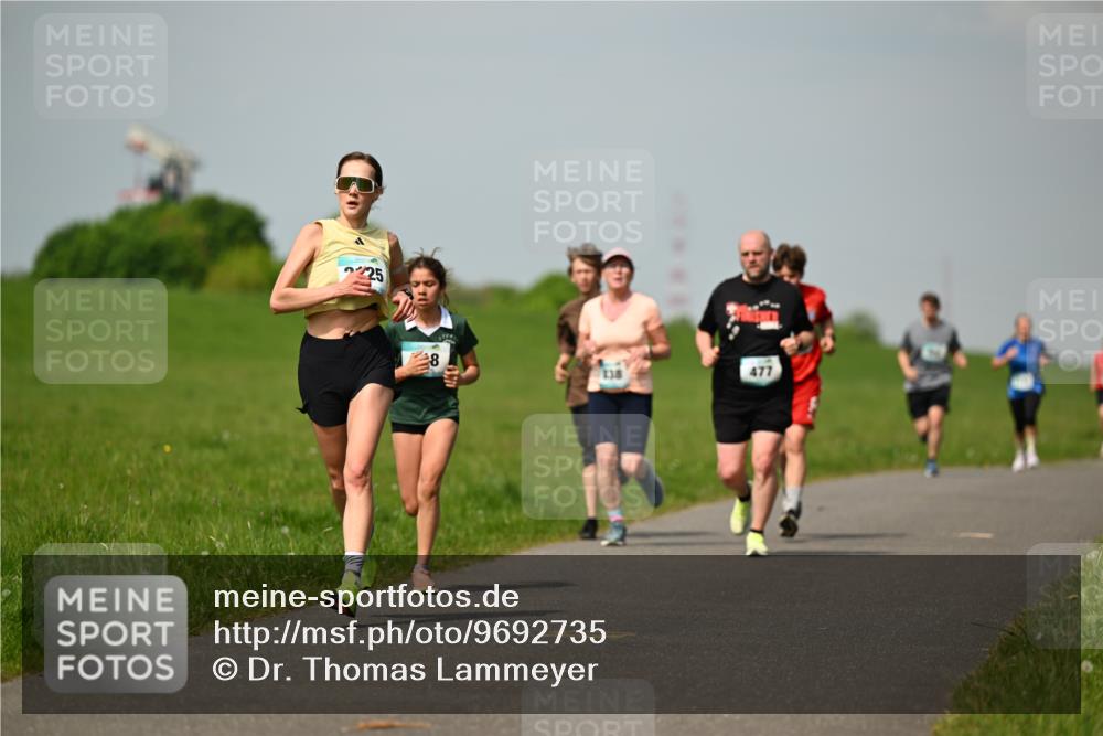 10.05.2026 - 8. Wedeler Halbmarathon Dr. Thomas Lammeyer http://msf.ph/oto/9692735 10.05.2026 11:16:20 Laufen 225, 477 meine-sportfotos.de