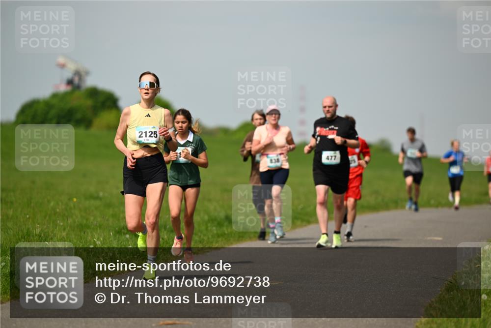 10.05.2026 - 8. Wedeler Halbmarathon Dr. Thomas Lammeyer http://msf.ph/oto/9692738 10.05.2026 11:16:20 Laufen 2125, 477 meine-sportfotos.de