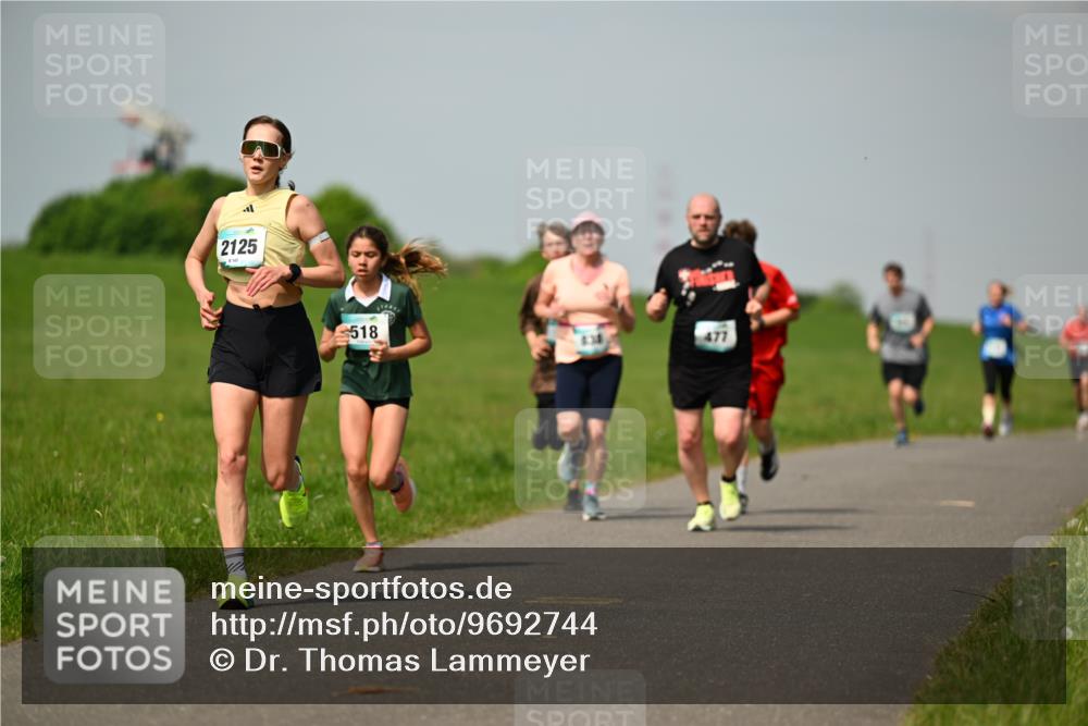 10.05.2026 - 8. Wedeler Halbmarathon Dr. Thomas Lammeyer http://msf.ph/oto/9692744 10.05.2026 11:16:20 Laufen 2125, 518, 477 meine-sportfotos.de