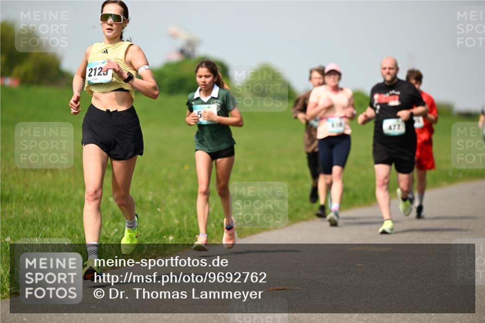 10.05.2026 - 8. Wedeler Halbmarathon Dr. Thomas Lammeyer http://msf.ph/oto/9692762 10.05.2026 11:16:21 Laufen 2123 meine-sportfotos.de
