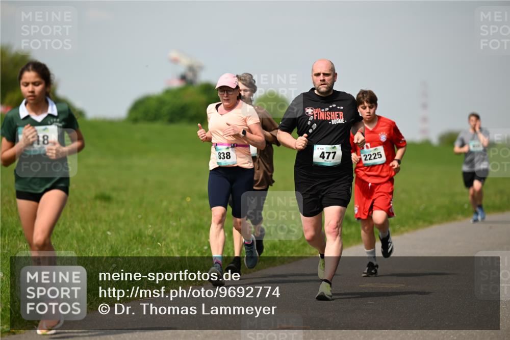 10.05.2026 - 8. Wedeler Halbmarathon Dr. Thomas Lammeyer http://msf.ph/oto/9692774 10.05.2026 11:16:23 Laufen 838, 136, 477, 2225 meine-sportfotos.de
