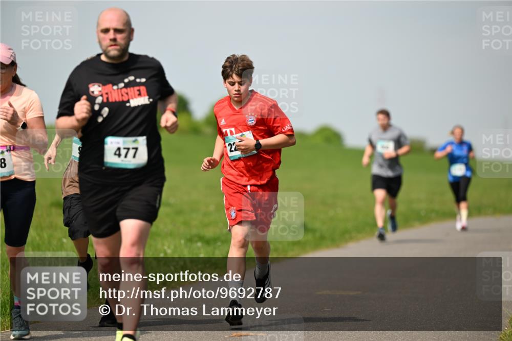 10.05.2026 - 8. Wedeler Halbmarathon Dr. Thomas Lammeyer http://msf.ph/oto/9692787 10.05.2026 11:16:25 Laufen 477 meine-sportfotos.de