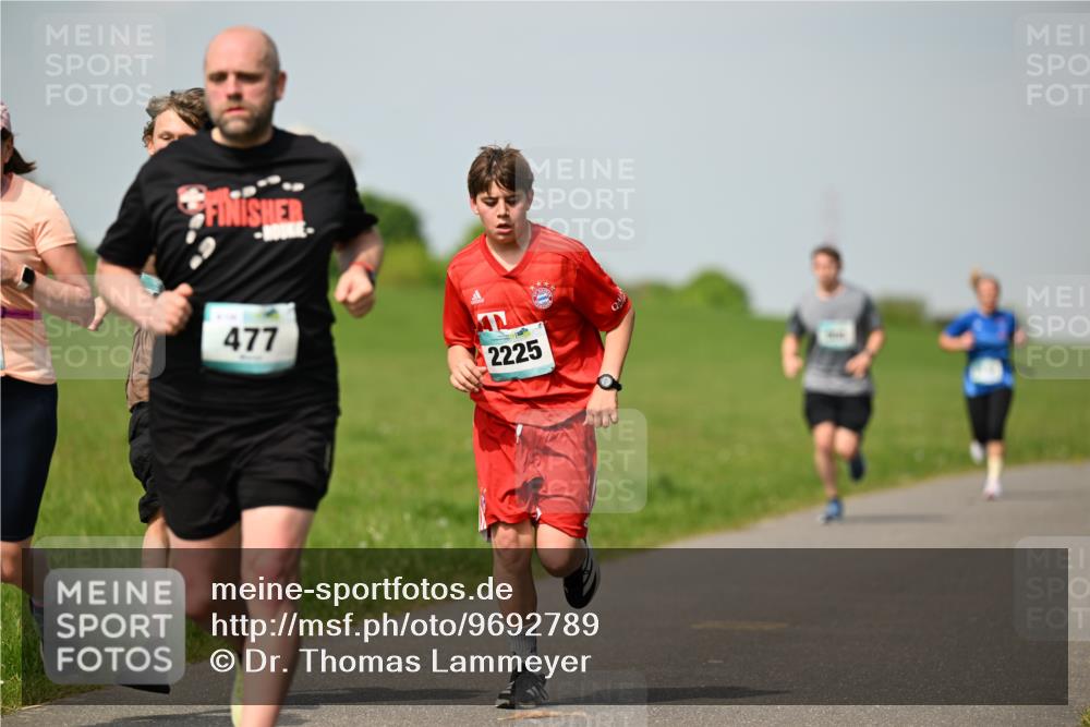10.05.2026 - 8. Wedeler Halbmarathon Dr. Thomas Lammeyer http://msf.ph/oto/9692789 10.05.2026 11:16:25 Laufen 477, 2225 meine-sportfotos.de