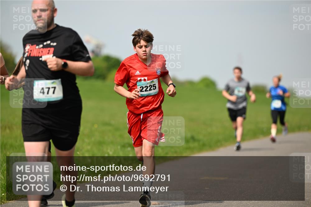 10.05.2026 - 8. Wedeler Halbmarathon Dr. Thomas Lammeyer http://msf.ph/oto/9692791 10.05.2026 11:16:25 Laufen 477, 2225 meine-sportfotos.de
