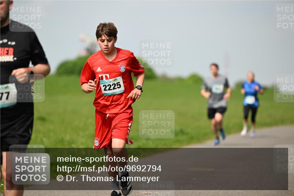 10.05.2026 - 8. Wedeler Halbmarathon Dr. Thomas Lammeyer http://msf.ph/oto/9692794 10.05.2026 11:16:26 Laufen 2225 meine-sportfotos.de