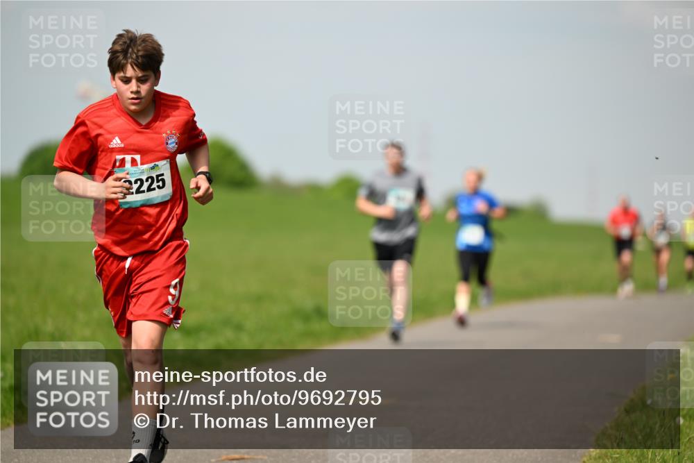 10.05.2026 - 8. Wedeler Halbmarathon Dr. Thomas Lammeyer http://msf.ph/oto/9692795 10.05.2026 11:16:26 Laufen 225 meine-sportfotos.de