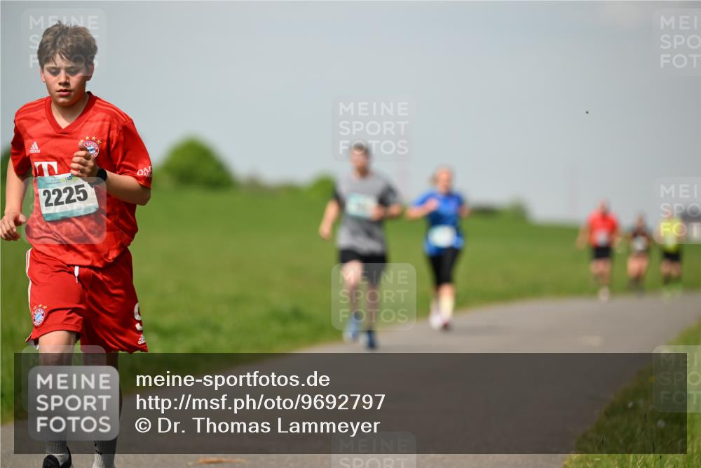10.05.2026 - 8. Wedeler Halbmarathon Dr. Thomas Lammeyer http://msf.ph/oto/9692797 10.05.2026 11:16:26 Laufen 2225 meine-sportfotos.de