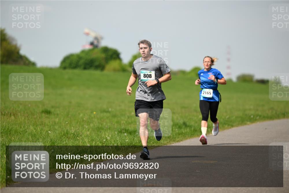10.05.2026 - 8. Wedeler Halbmarathon Dr. Thomas Lammeyer http://msf.ph/oto/9692820 10.05.2026 11:16:29 Laufen 808, 2165 meine-sportfotos.de
