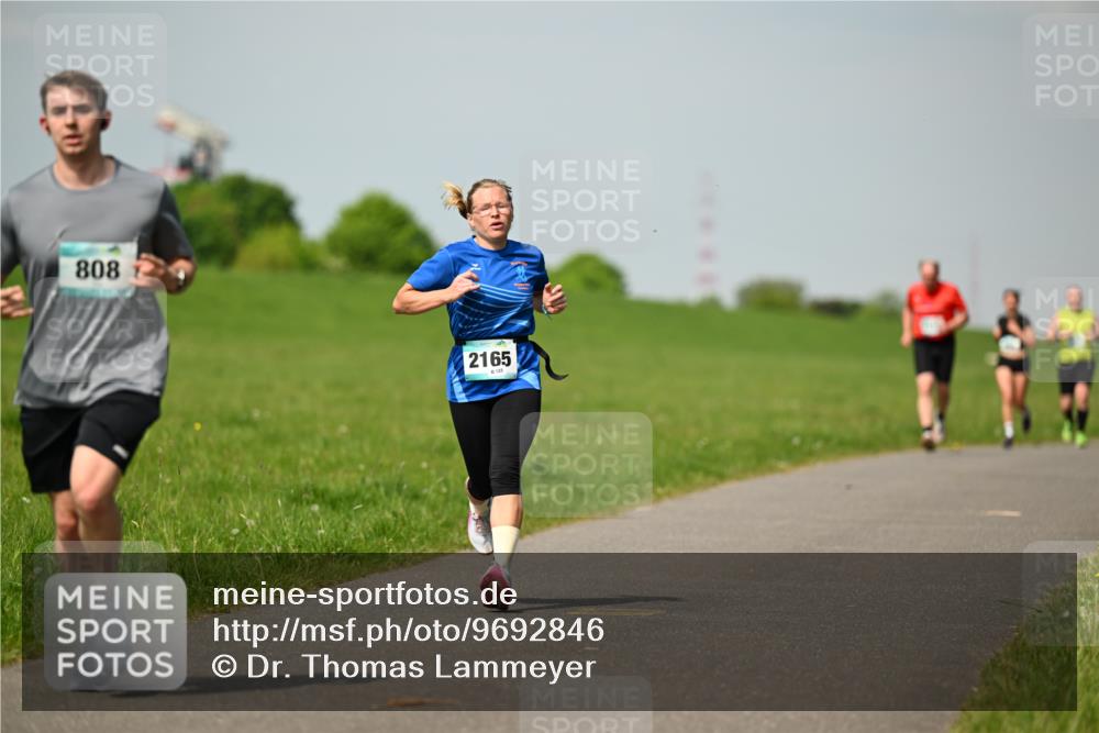 10.05.2026 - 8. Wedeler Halbmarathon Dr. Thomas Lammeyer http://msf.ph/oto/9692846 10.05.2026 11:16:30 Laufen 808, 2165 meine-sportfotos.de