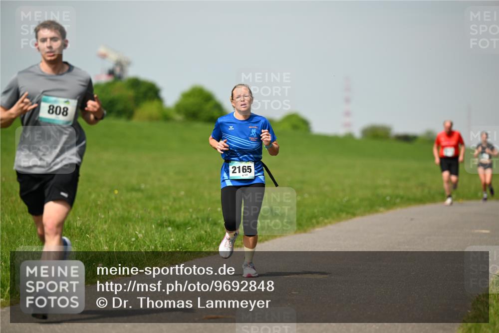 10.05.2026 - 8. Wedeler Halbmarathon Dr. Thomas Lammeyer http://msf.ph/oto/9692848 10.05.2026 11:16:30 Laufen 808, 2165 meine-sportfotos.de