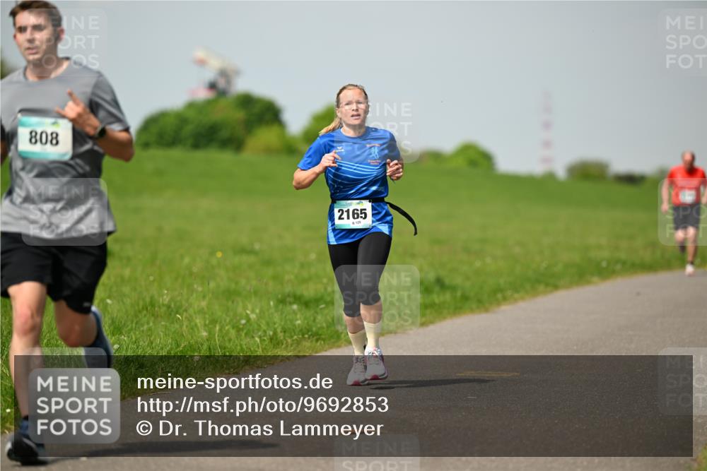 10.05.2026 - 8. Wedeler Halbmarathon Dr. Thomas Lammeyer http://msf.ph/oto/9692853 10.05.2026 11:16:31 Laufen 808, 2165 meine-sportfotos.de