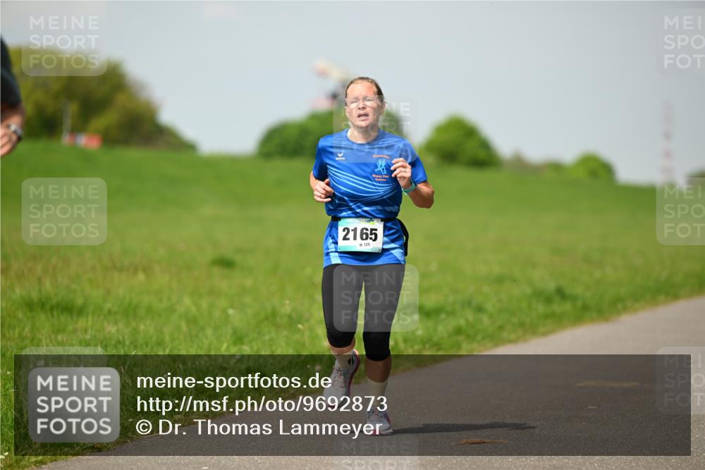 10.05.2026 - 8. Wedeler Halbmarathon Dr. Thomas Lammeyer http://msf.ph/oto/9692873 10.05.2026 11:16:32 Laufen 2165, 125 meine-sportfotos.de