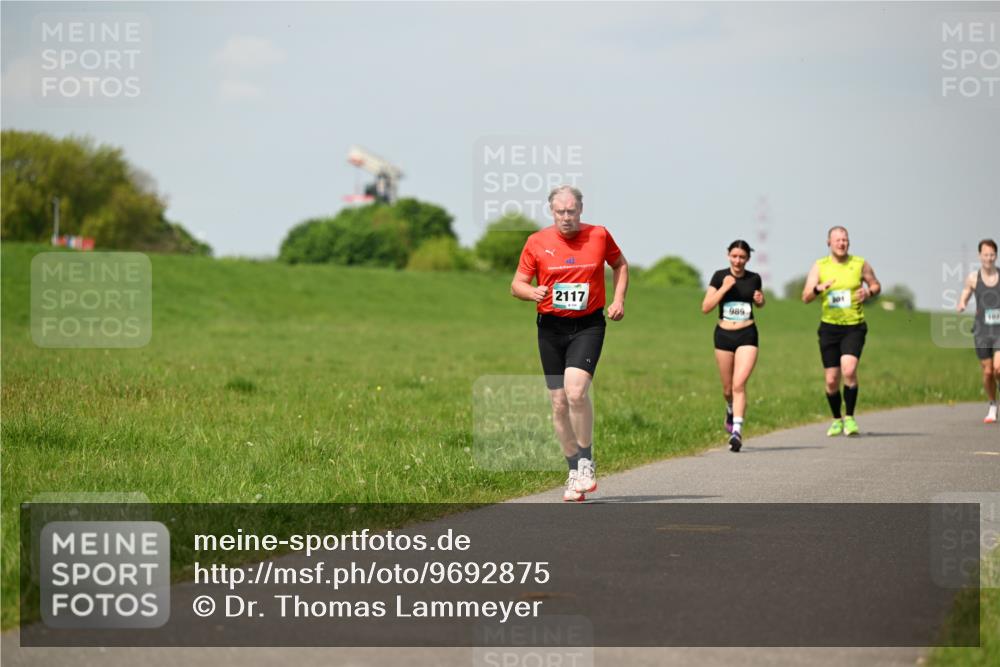 10.05.2026 - 8. Wedeler Halbmarathon Dr. Thomas Lammeyer http://msf.ph/oto/9692875 10.05.2026 11:16:40 Laufen 2117, 989, 102 meine-sportfotos.de