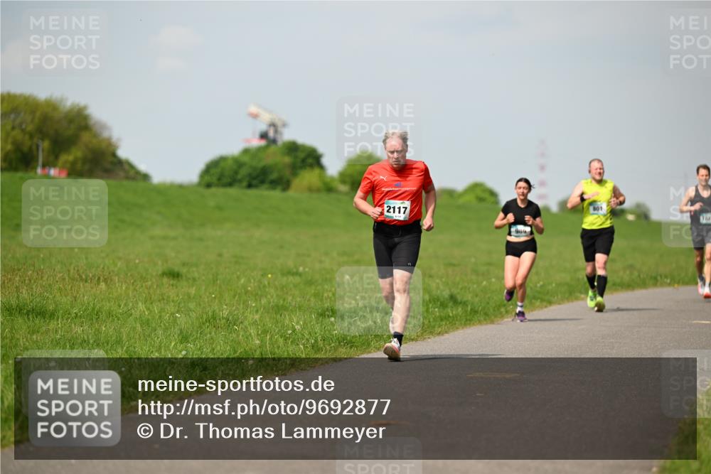 10.05.2026 - 8. Wedeler Halbmarathon Dr. Thomas Lammeyer http://msf.ph/oto/9692877 10.05.2026 11:16:40 Laufen 2117, 989, 102 meine-sportfotos.de