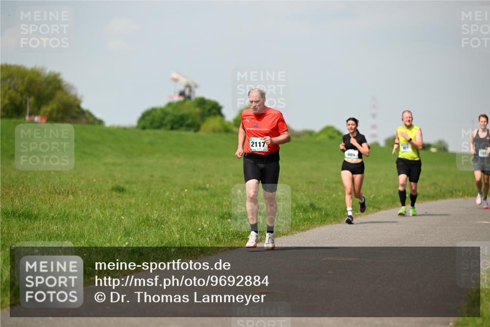 10.05.2026 - 8. Wedeler Halbmarathon Dr. Thomas Lammeyer http://msf.ph/oto/9692884 10.05.2026 11:16:40 Laufen 2117, 107, 989 meine-sportfotos.de