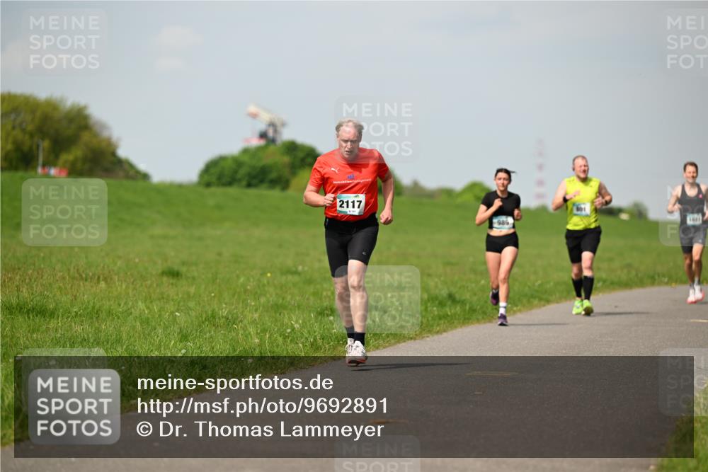 10.05.2026 - 8. Wedeler Halbmarathon Dr. Thomas Lammeyer http://msf.ph/oto/9692891 10.05.2026 11:16:41 Laufen 2117, 989 meine-sportfotos.de