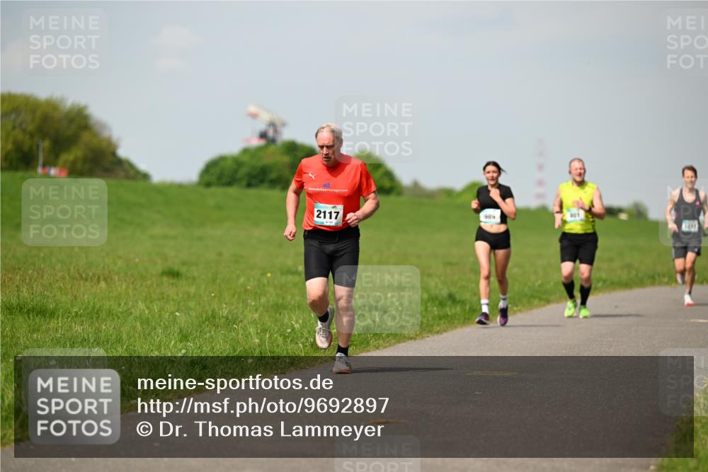 10.05.2026 - 8. Wedeler Halbmarathon Dr. Thomas Lammeyer http://msf.ph/oto/9692897 10.05.2026 11:16:41 Laufen 2117, 989, 201 meine-sportfotos.de