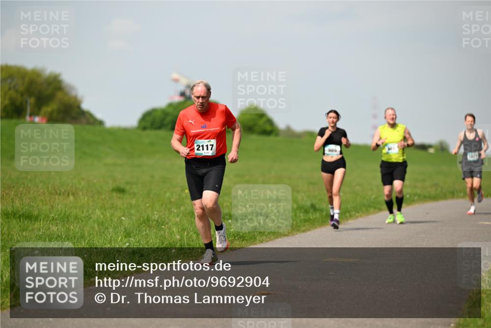 10.05.2026 - 8. Wedeler Halbmarathon Dr. Thomas Lammeyer http://msf.ph/oto/9692904 10.05.2026 11:16:41 Laufen 2117, 989 meine-sportfotos.de