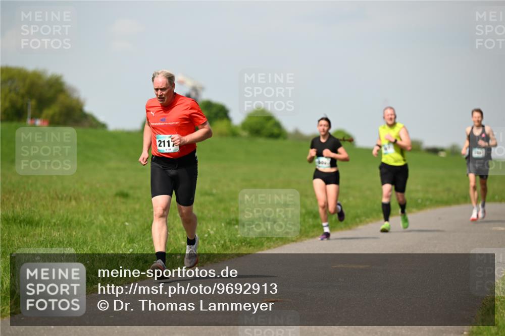 10.05.2026 - 8. Wedeler Halbmarathon Dr. Thomas Lammeyer http://msf.ph/oto/9692913 10.05.2026 11:16:42 Laufen 211 meine-sportfotos.de
