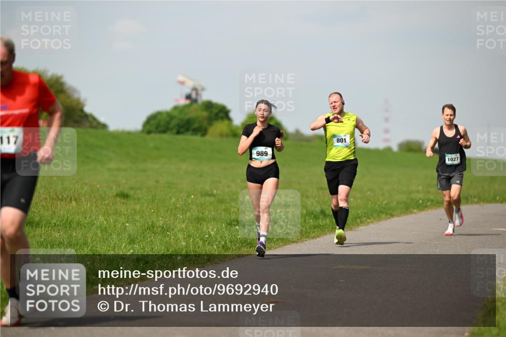 10.05.2026 - 8. Wedeler Halbmarathon Dr. Thomas Lammeyer http://msf.ph/oto/9692940 10.05.2026 11:16:44 Laufen 117, 989, 801, 1027 meine-sportfotos.de
