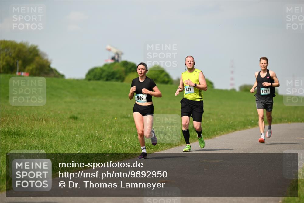 10.05.2026 - 8. Wedeler Halbmarathon Dr. Thomas Lammeyer http://msf.ph/oto/9692950 10.05.2026 11:16:44 Laufen 801, 1027, 989 meine-sportfotos.de