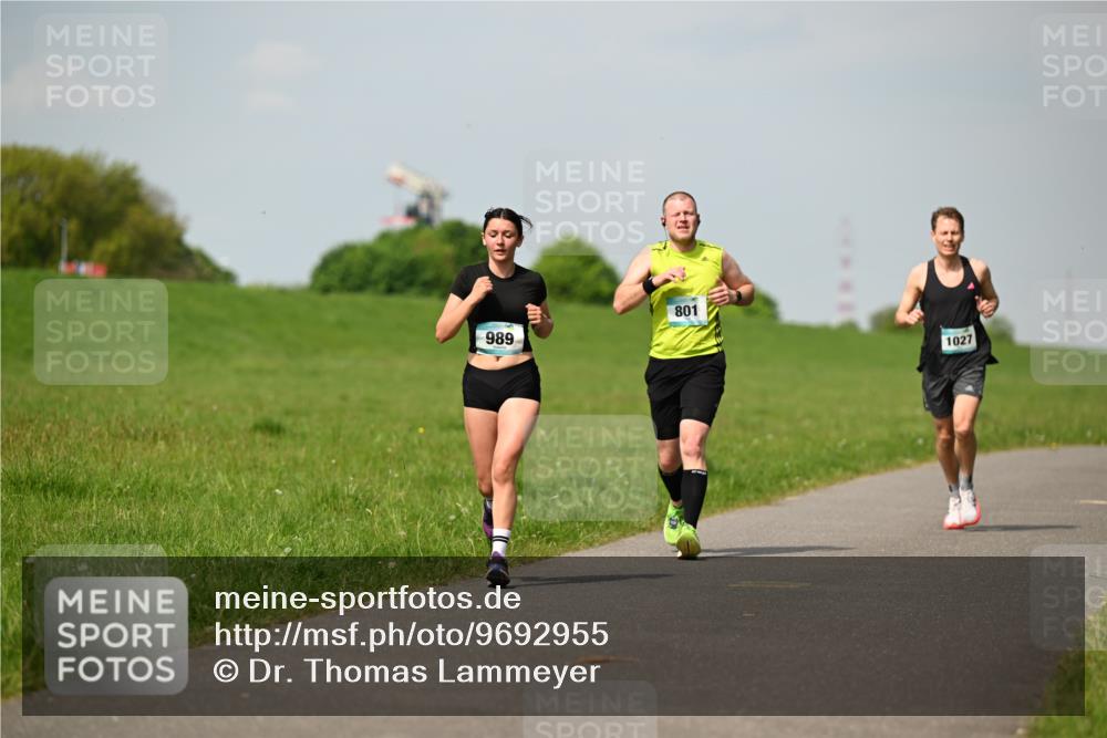 10.05.2026 - 8. Wedeler Halbmarathon Dr. Thomas Lammeyer http://msf.ph/oto/9692955 10.05.2026 11:16:44 Laufen 989, 801, 1027 meine-sportfotos.de