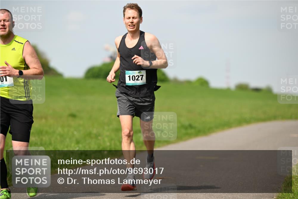 10.05.2026 - 8. Wedeler Halbmarathon Dr. Thomas Lammeyer http://msf.ph/oto/9693017 10.05.2026 11:16:49 Laufen 1027 meine-sportfotos.de