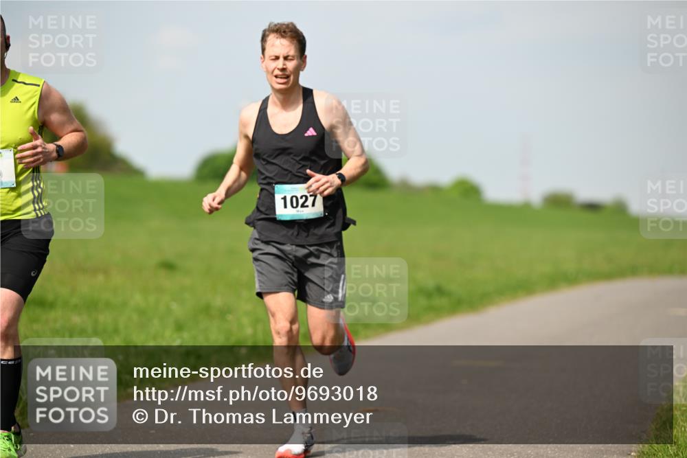 10.05.2026 - 8. Wedeler Halbmarathon Dr. Thomas Lammeyer http://msf.ph/oto/9693018 10.05.2026 11:16:49 Laufen 1027 meine-sportfotos.de